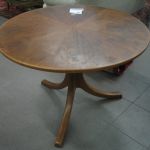 437 7556 COFFEE TABLE
